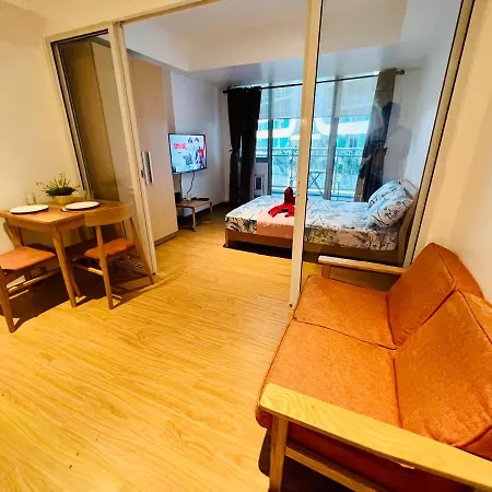 Azure Pool View W/ Netflix & Wifi Boracay Tower Aparthotel