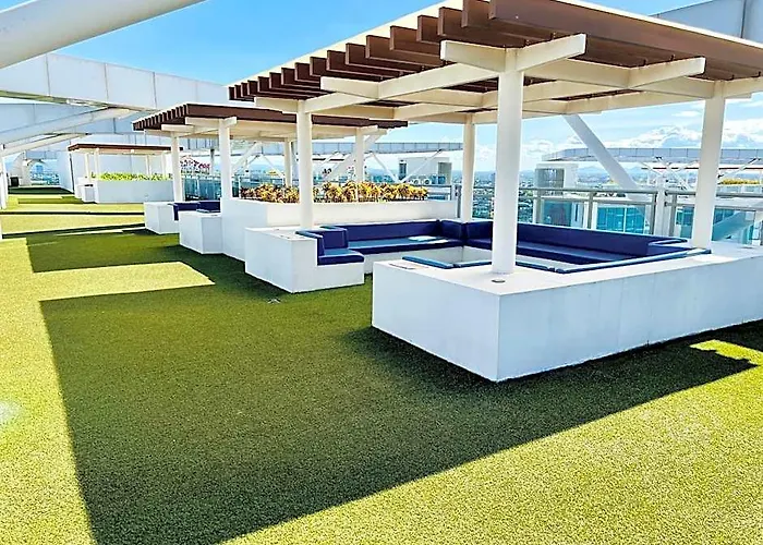 Отель Azure Pool View W/ Netflix & Wifi Boracay Tower Манила