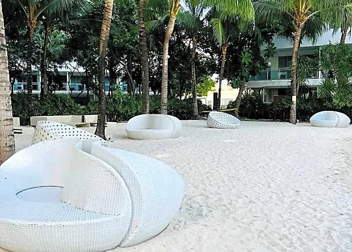 Azure Pool View W/ Netflix & Wifi Boracay Tower Манила